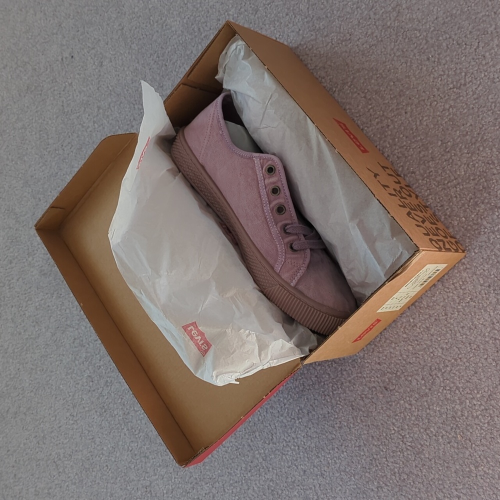 Levi's Canvas Sneakers in Light Pink